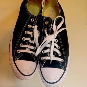 Women’s Size 10 Black Converse Lowtops